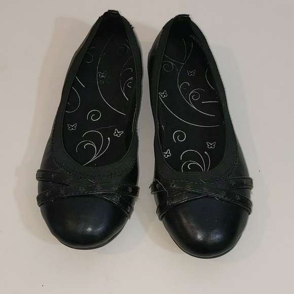 Simply styled Black Flats - Picture 1 of 7